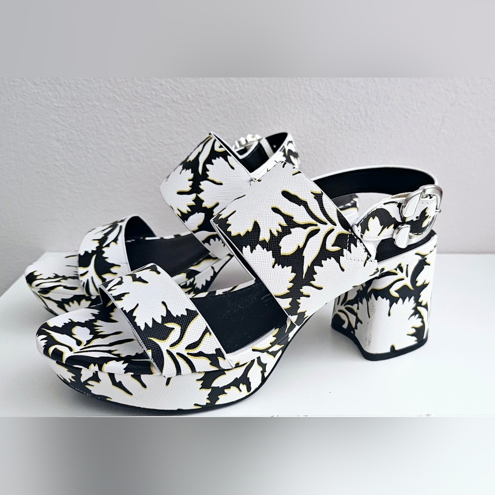 Aerosoles Camera White Floral Faux Leather Platform Sandal Size 7M